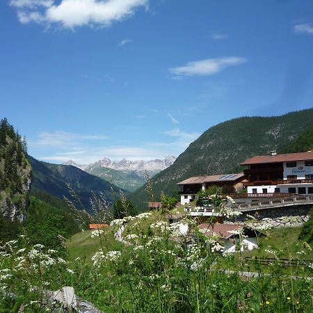 Hotel Gasthaus Alpenrose Gramais Exterior foto