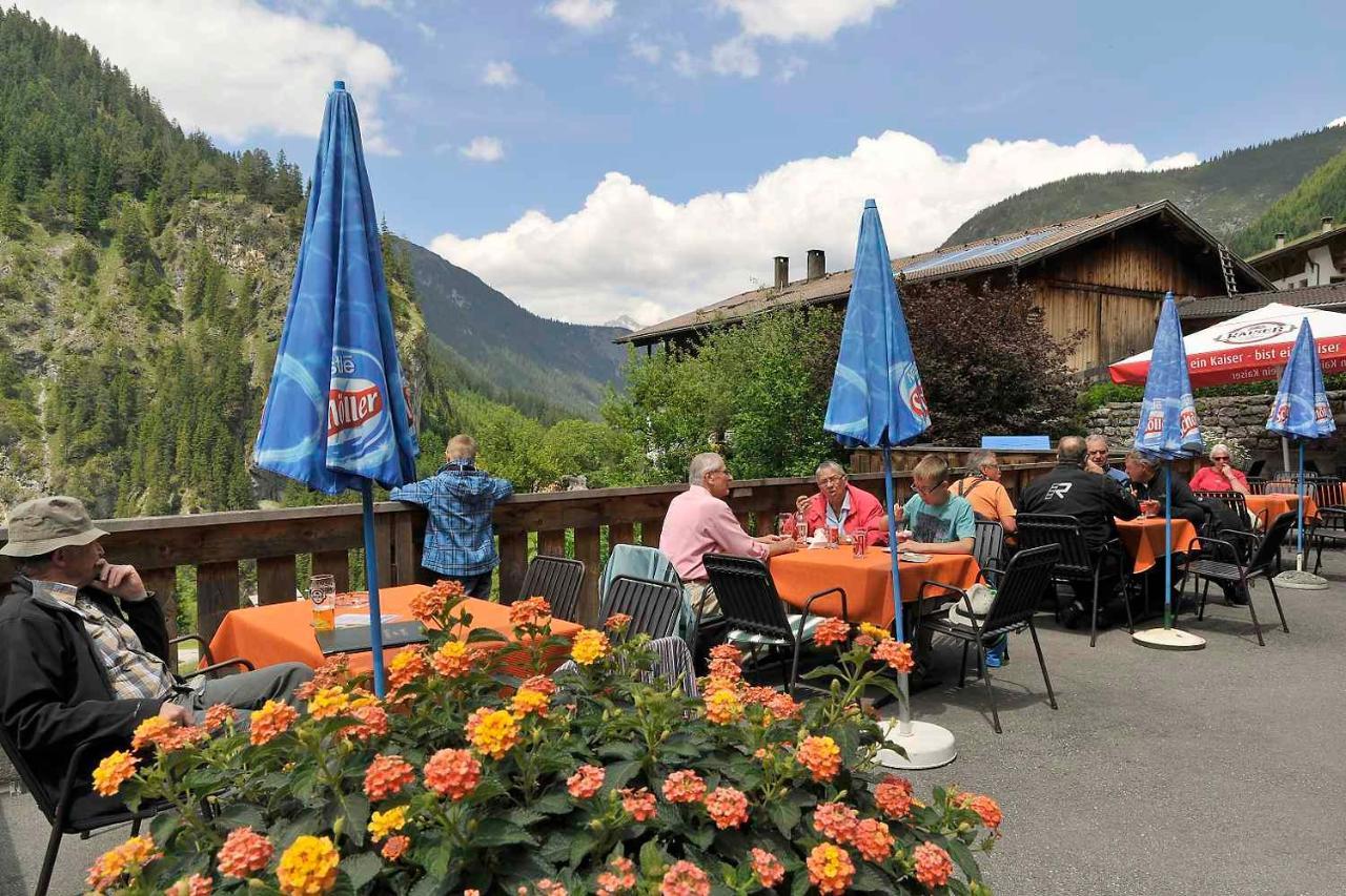 Hotel Gasthaus Alpenrose Gramais Exterior foto